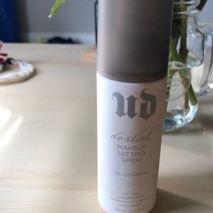 Urban decay makeup setting spray